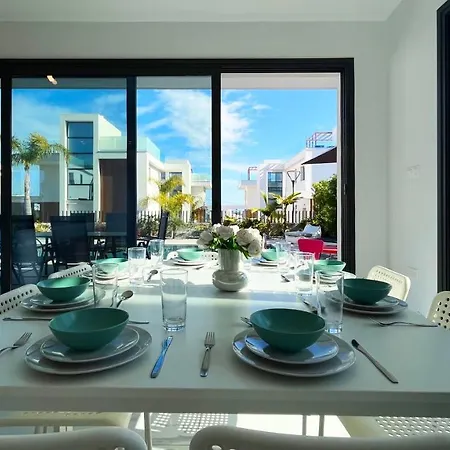 By The Bay Villa,3 Br/pool فيلة *