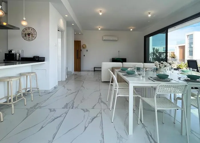 By The Bay Villa,3 Br/pool Villa