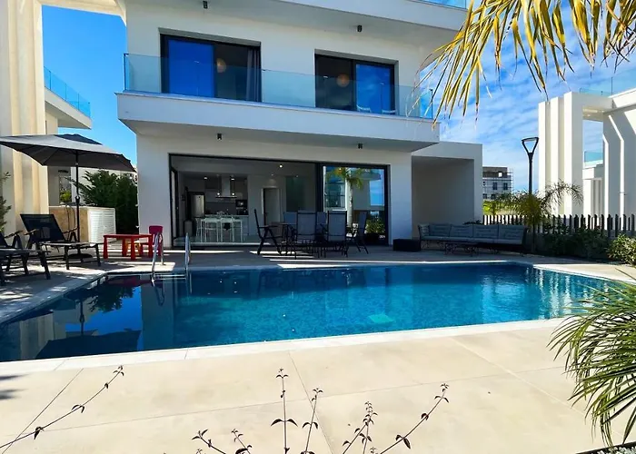 Villa By The Bay Villa,3 Br/pool