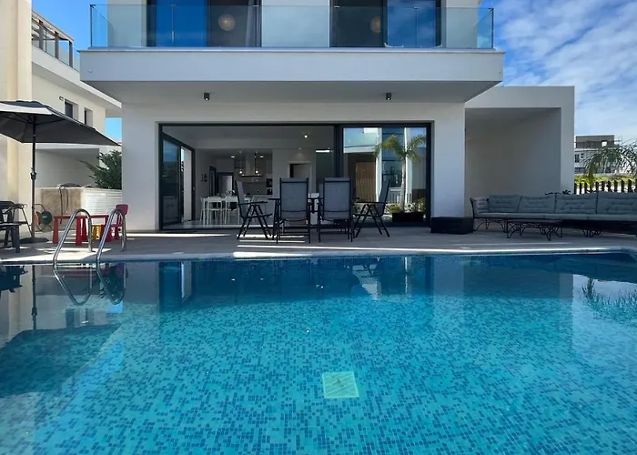 By The Bay Villa,3 Br/pool Villa *