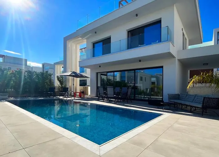 By The Bay Villa,3 Br/pool