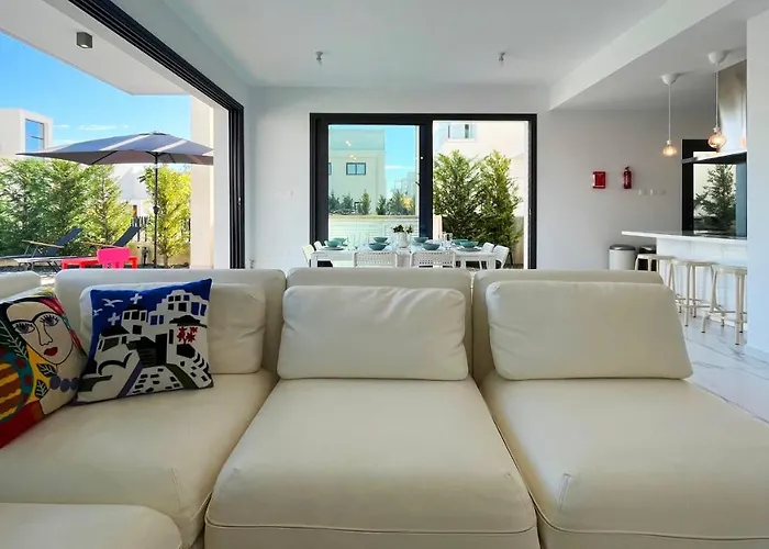 By The Bay Villa,3 Br/pool Protaras