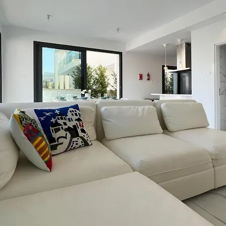 By The Bay Villa,3 Br/pool * Πρωταράς