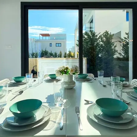 By The Bay Villa,3 Br/pool Protaras