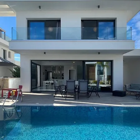 By The Bay Villa,3 Br/pool * Protaras