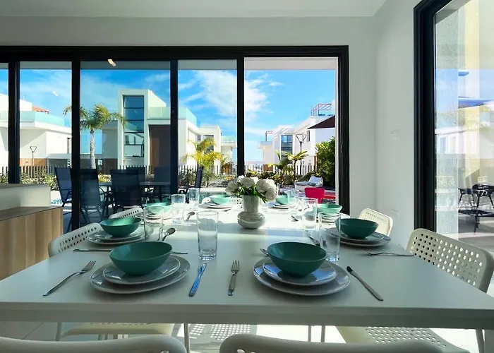 By The Bay Villa,3 Br/pool Vilă *