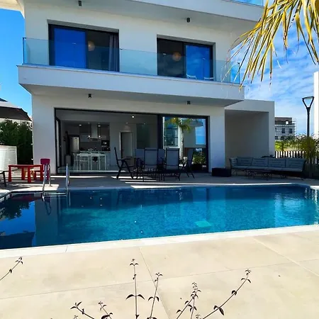 ヴィラ By The Bay Villa,3 Br/pool