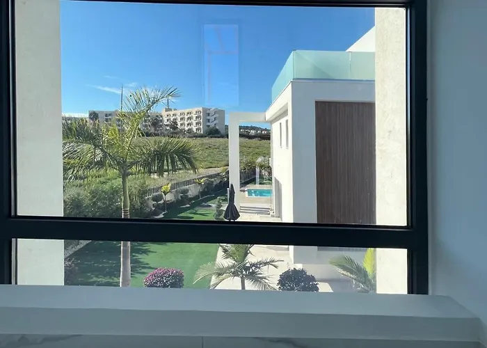 By The Bay Villa,3 Br/pool *