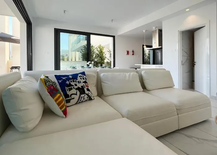 By The Bay Villa,3 Br/pool * プロタラス