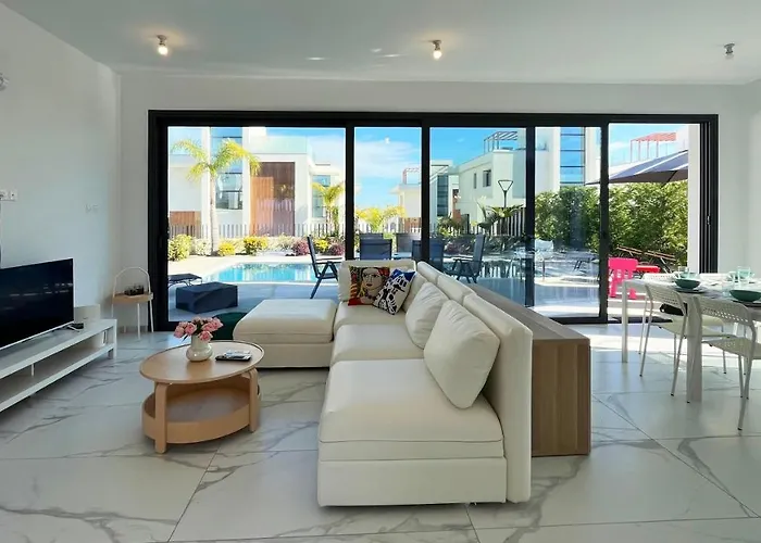 By The Bay Villa,3 Br/pool *