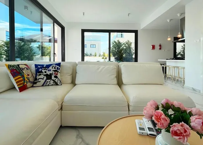 ヴィラ By The Bay Villa,3 Br/pool プロタラス