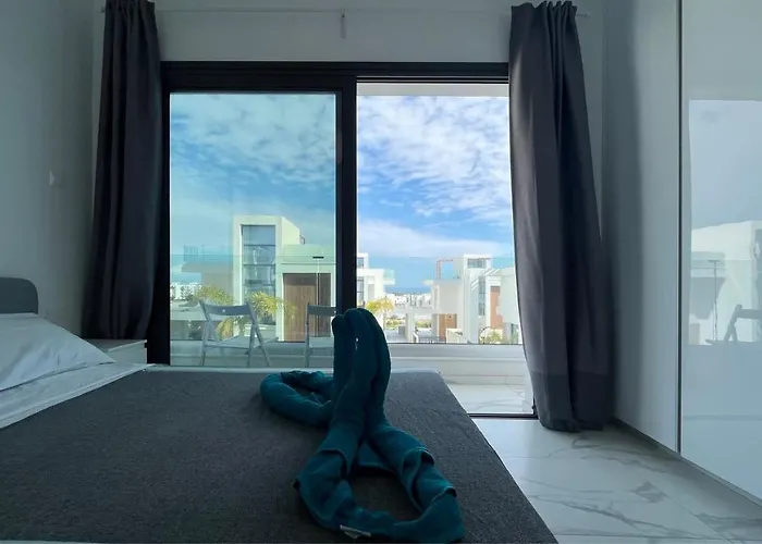 By The Bay Villa,3 Br/pool プロタラス