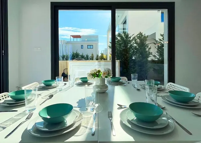 By The Bay Villa,3 Br/pool プロタラス